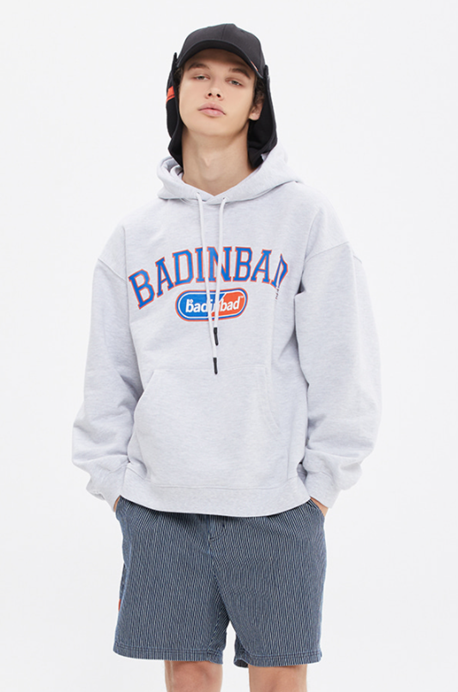 ベドインベド(BADINBAD) COLLEGE FONT HEAVY WEIGHT HOODIE_LIGHT GREY