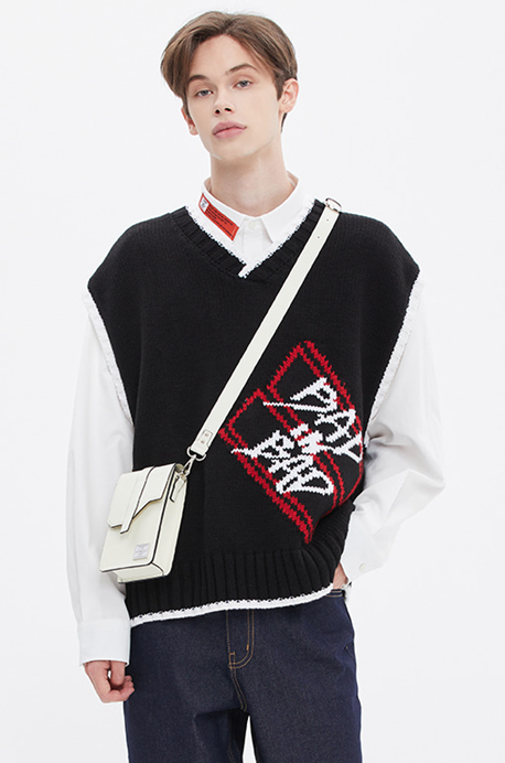 ベドインベド(BADINBAD) BIG NAME TAG LOGO VEST_BLACK