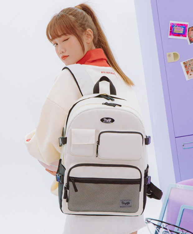 デイライフ(Daylife)  2021 DAYLIFE MULTI-POCKET BACKPACK (IVORY)