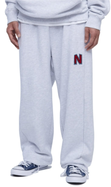 NOMANUAL(ノーマニュアル) BOUCLE ARCH LOGO SWEATPANTS - WHITE MELANGE