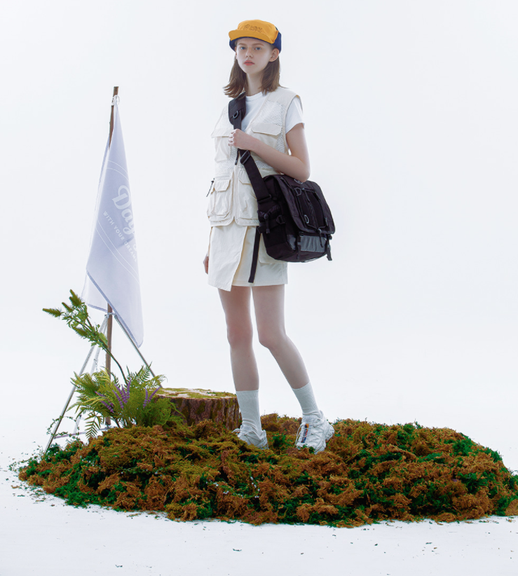 デイライフ(Daylife)  DAYLIFE FLAP STRING MESSENGER BAG (BLACK)