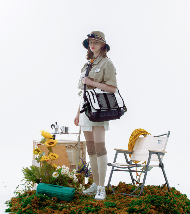 デイライフ(Daylife)  DAYLIFE FLAP STRING MESSENGER BAG (IVORY)