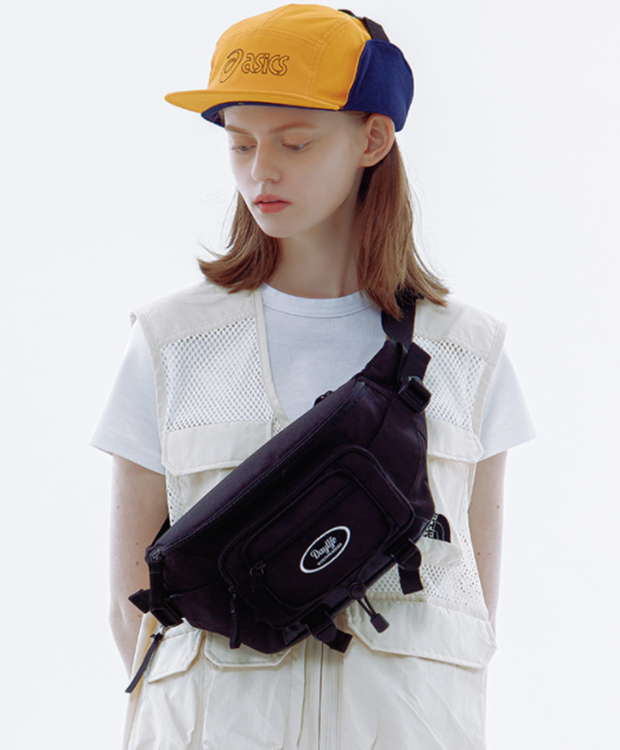デイライフ(Daylife)  DAYLIFE FLAP STRING WAIST BAG (BLACK)