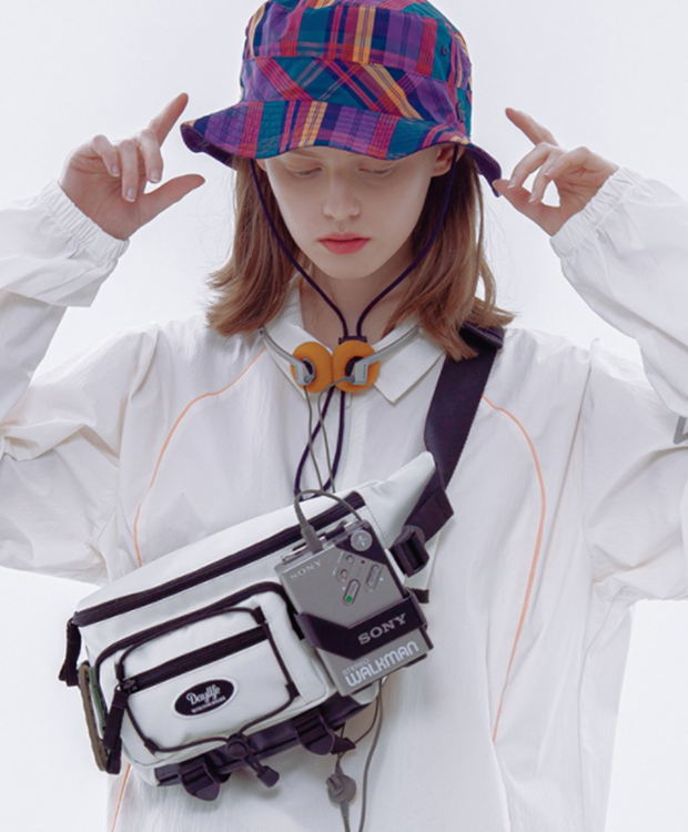 デイライフ(Daylife)  DAYLIFE FLAP STRING WAIST BAG (IVORY)