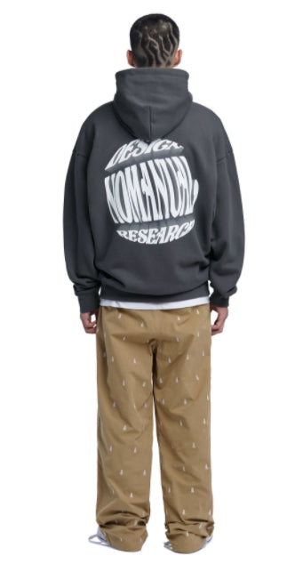 NOMANUAL(ノーマニュアル) H.S LOGO HOODIE - CHARCOAL