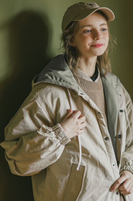 ダブルユーブイプロジェクト(WV PROJECT) Woven Hooded Coach Jacket Beige JIOT7540