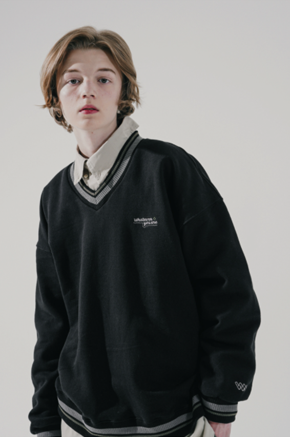 ダブルユーブイプロジェクト(WV PROJECT) Lost color matching Sweatshirt Black KMMT7530