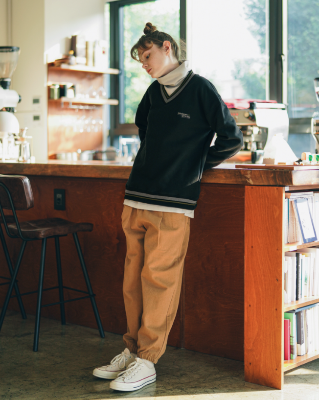 ダブルユーブイプロジェクト(WV PROJECT) Lost color matching Sweatshirt Black KMMT7530