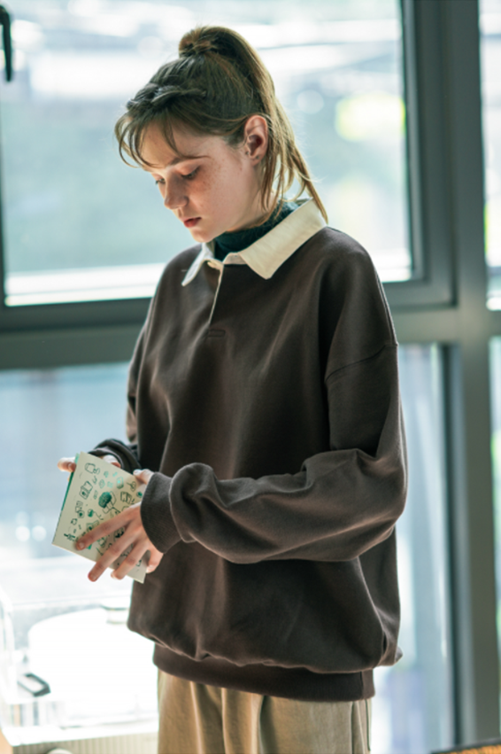 ダブルユーブイプロジェクト(WV PROJECT) Kaku Kara Sweatshirt Brown KMMT7519