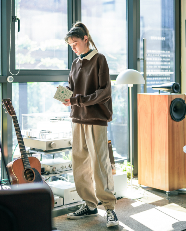 ダブルユーブイプロジェクト(WV PROJECT) Kaku Kara Sweatshirt Brown KMMT7519