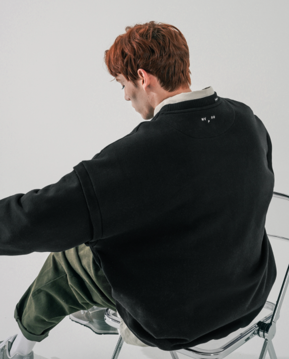 ダブルユーブイプロジェクト(WV PROJECT) Sia Best Sweatshirt Black MJMT7537