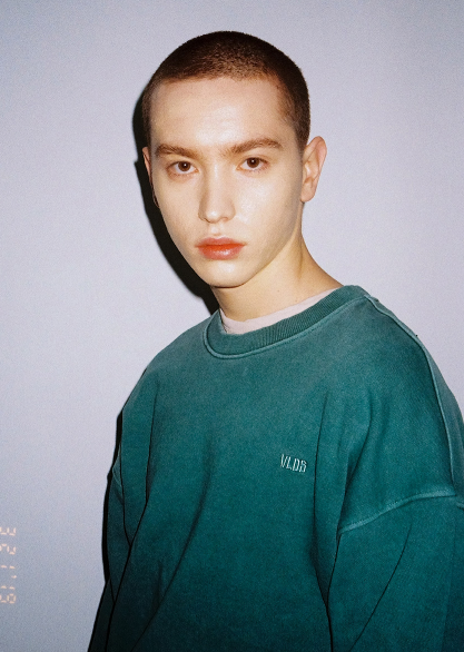 VLDS (ブラディス) Light Green Pigment Logo Sweatshirt