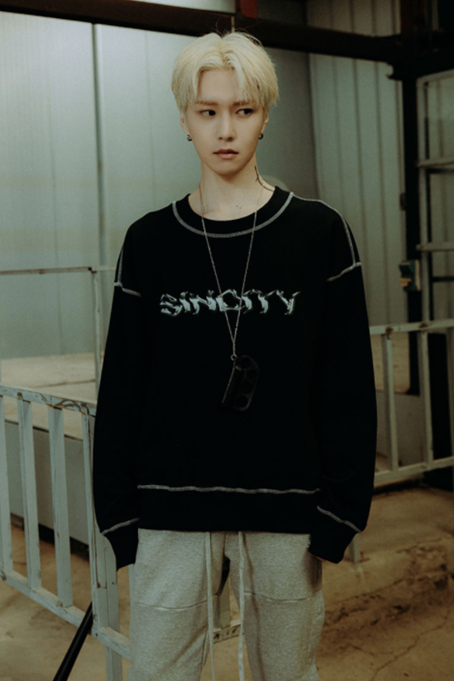 SINCITY (シンシティ) SINCITY METAL LOGO SWEAT SHIRT NAVY