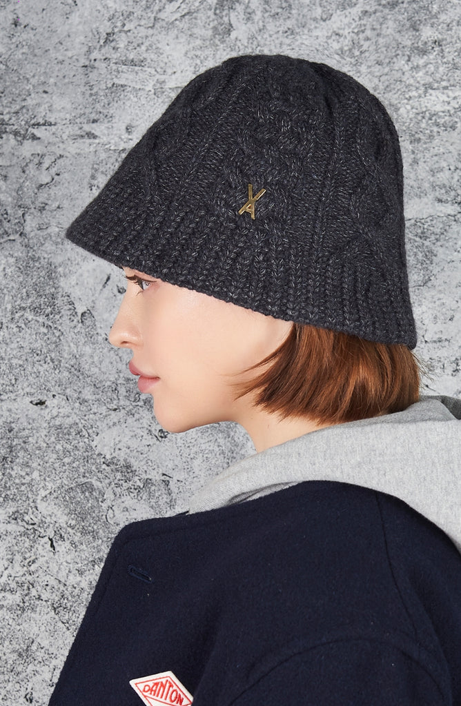 VARZAR(バザール) Stud Logo Knit Bucket Hat Dark Gray – UNDERSTUDY CLUB
