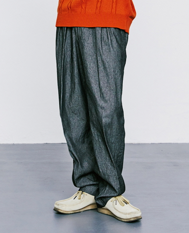 KND(ケイエンド) DENIM WIDE CURVE FIT TWO TUCK SLACKS BLACK