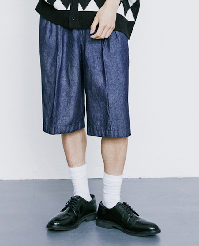 KND DENIM WIDE CURVE FIT TWO TUCK BERMUDA PANTS INDIGO