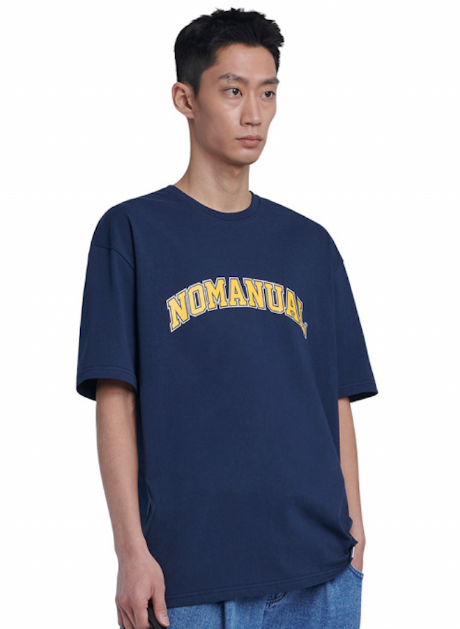 NOMANUAL(ノーマニュアル)  3T ARCH LOGO T-SHIRT - DARK NAVY
