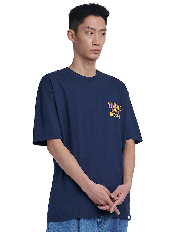 NOMANUAL(ノーマニュアル)  DOODLE LOGO T-SHIRT - DARK NAVY