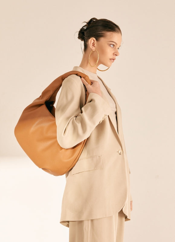 BBYB(ビービーワイビー) Curve Shoulder Bag (Caramel Brown)