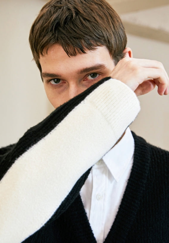 KND(ケイエンド)  ELBOW SECTION HEAVY CARDIGAN BLACK