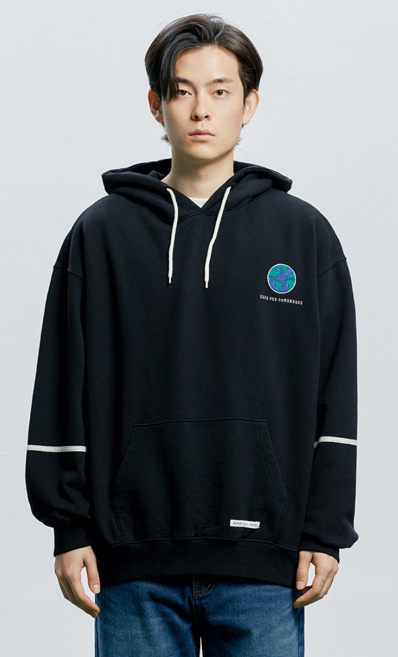 QUIETIST (クワイエティスト)  Save For Human-race Sweat-Hood (black)