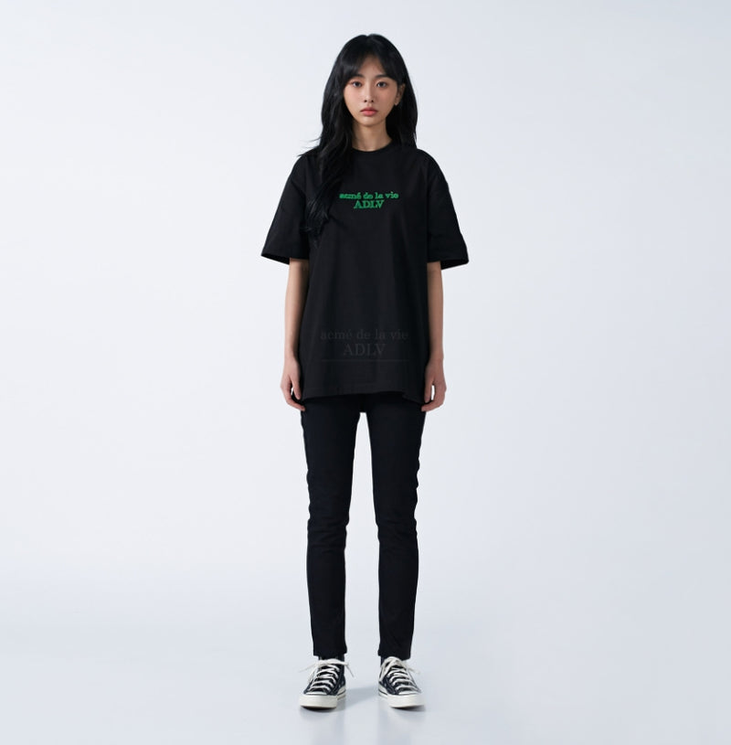 アクメドラビ(acme' de la vie) REAL TURF EMBROIDERY SHORT SLEEVE T-SHIRT BLACK