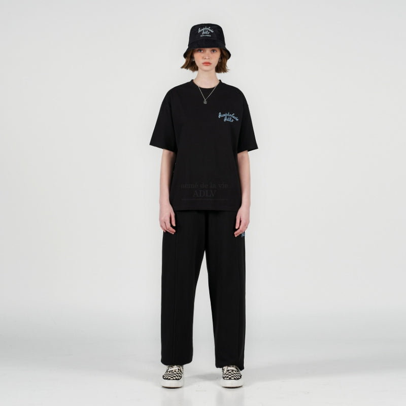 アクメドラビ(acme' de la vie) SCRIPT LOGO EMBROIDERY SHORT SLEEVE T-SHIRT BLACK