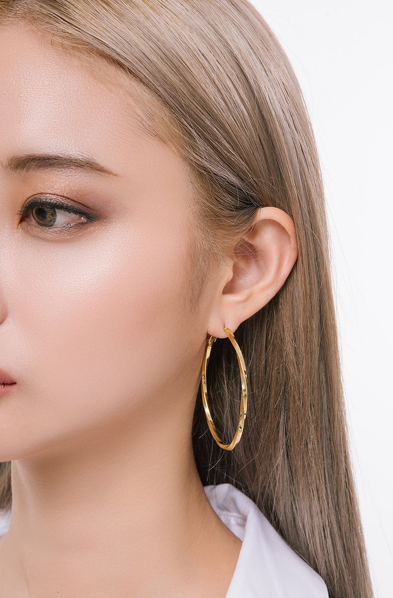 PASION (パシオン) Twisted Middle Ring Earrings (Gold)
