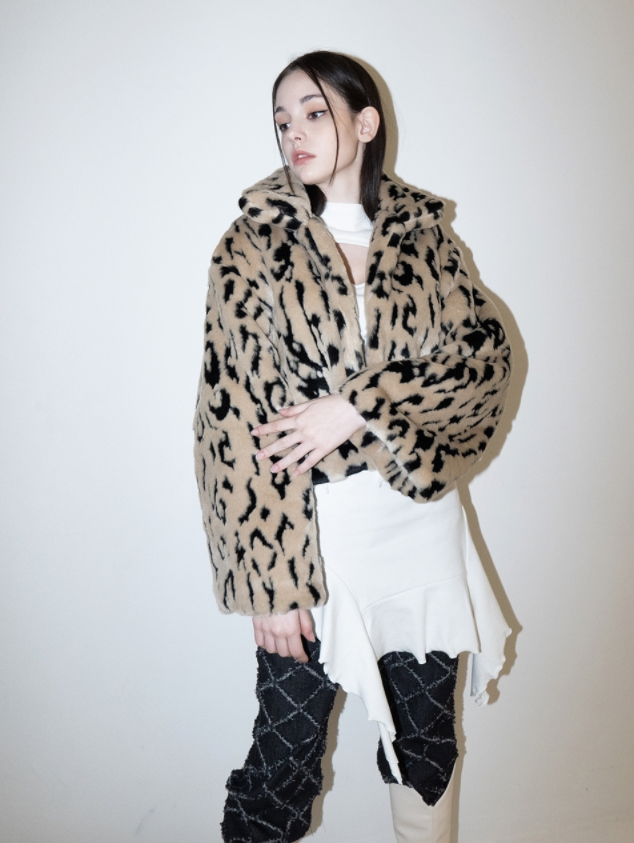 BABLETWO (ビーエーブルトゥー) Leopard Crop Fur Jacket (BEIGE