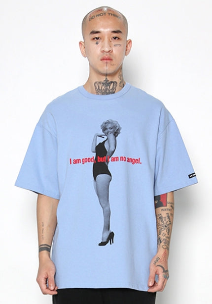 アジョバイアジョ(AJOBYAJO) MM Slogan T-Shirt [SKY BLUE]