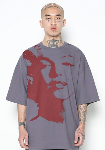 アジョバイアジョ(AJOBYAJO) MM Face T-Shirt [CHARCOAL