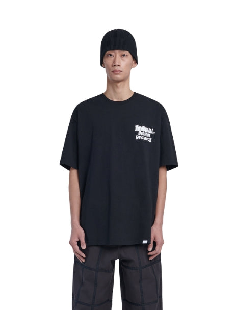NOMANUAL(ノーマニュアル)  DOODLE LOGO T-SHIRT - BLACK