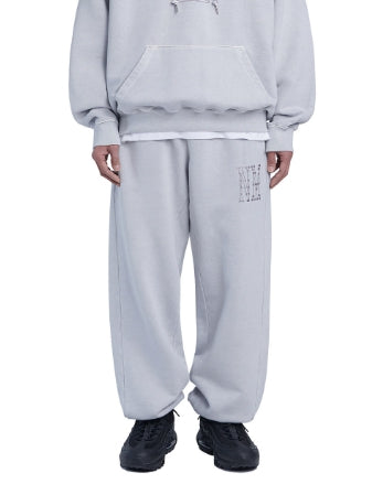 NOMANUAL(ノーマニュアル)  P.DYED EMBROIDERY SWEATPANTS - LIGHT GRAY