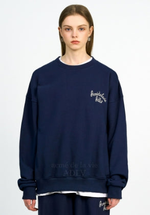 アクメドラビ(acme' de la vie) SCRIPT LOGO EMBROIDERY SWEATSHIRT NAVY