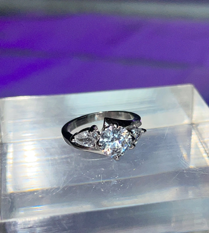 BLACKPURPLE (ブラックパープル) leaf cubic ring