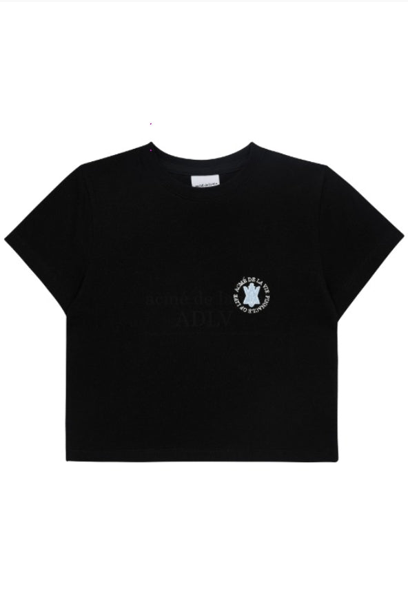 アクメドラビ(acme' de la vie) A LOGO EMBLEM EMBROIDERY CROP TOP SHORT SLEEVE T-SHIRT BLACK