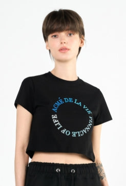 アクメドラビ(acme' de la vie) CIRCLE LOGO ARTWORK CROP TOP SHORT SLEEVE T-SHIRT BLACK