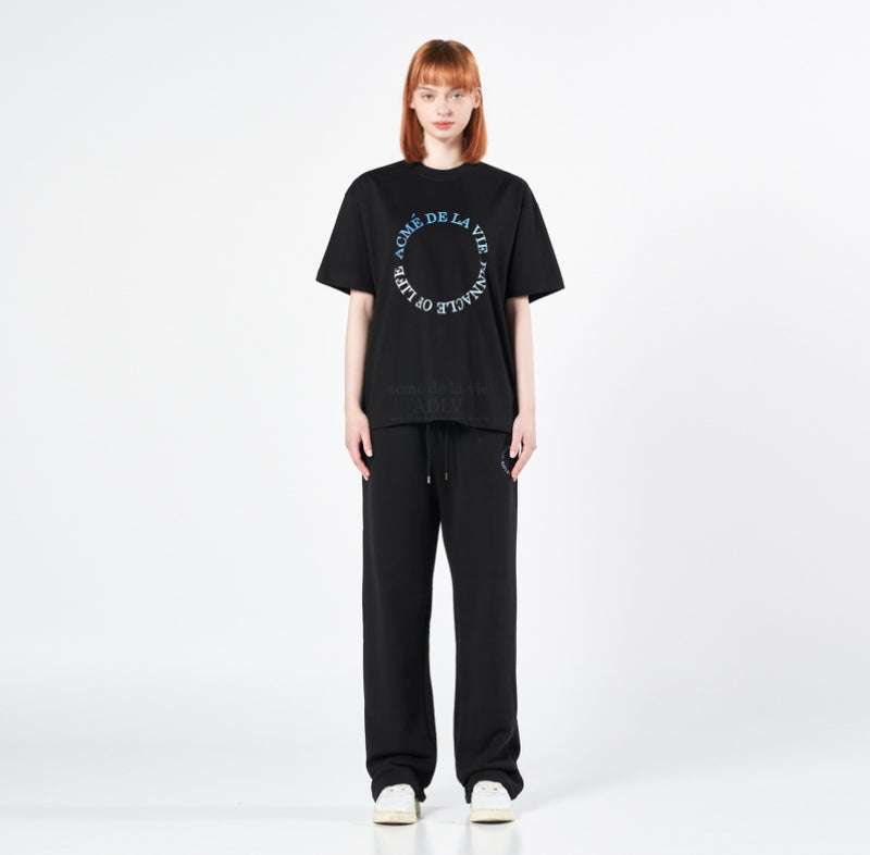 アクメドラビ(acme' de la vie) CIRCLE LOGO ARTWORK BASIC SHORT SLEEVE T-SHIRT BLACK