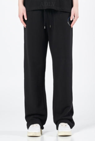 アクメドラビ(acme' de la vie) CIRCLE LOGO ARTWORK WIDE TRAINING PANTS BLACK