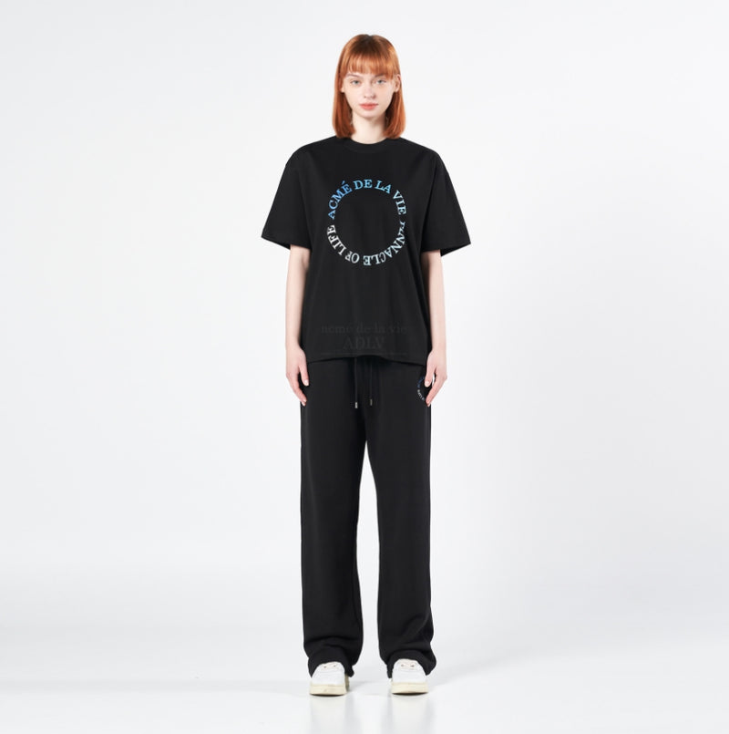 アクメドラビ(acme' de la vie) CIRCLE LOGO ARTWORK WIDE TRAINING PANTS BLACK