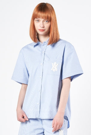 アクメドラビ(acme' de la vie) A LOGO EMBLEM PATCH STRIPE SHORT SLEEVE SHIRT SKY BLUE