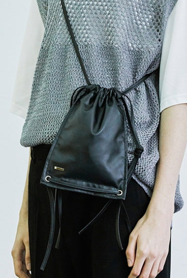 SSY(エスエスワイ)  carbon touch sacoshe mini bag black