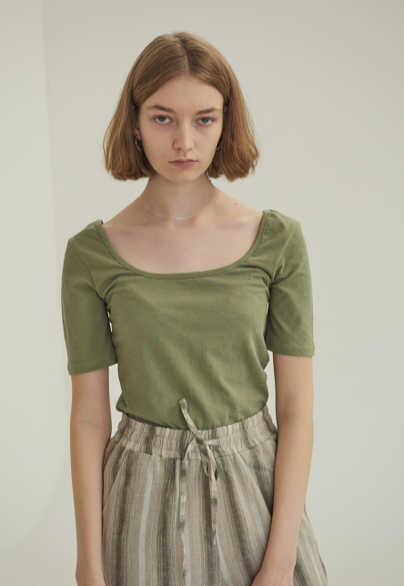 TMO BY 13MONTH（ティーエムオーバイサーティンマンス）SQUARE NECK SHORT SLEEVE T-SHIRT (KHAKI)