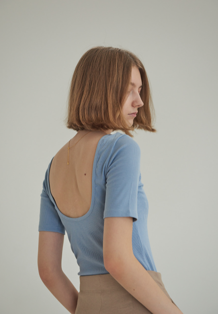 TMO BY 13MONTH（ティーエムオーバイサーティンマンス）BACKLESS SHORT SLEEVE T-SHIRT (BLUE)