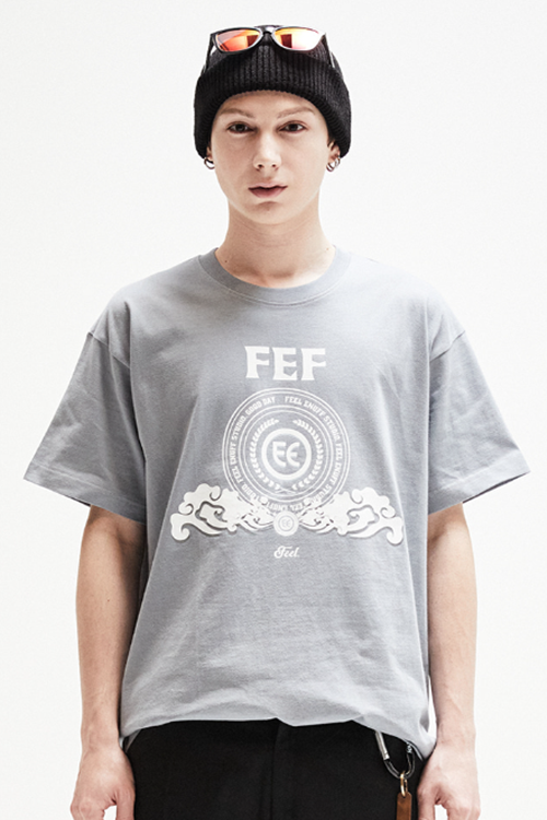 FEEL ENUFF (フィールイナフ) College Logo Tee / Sora