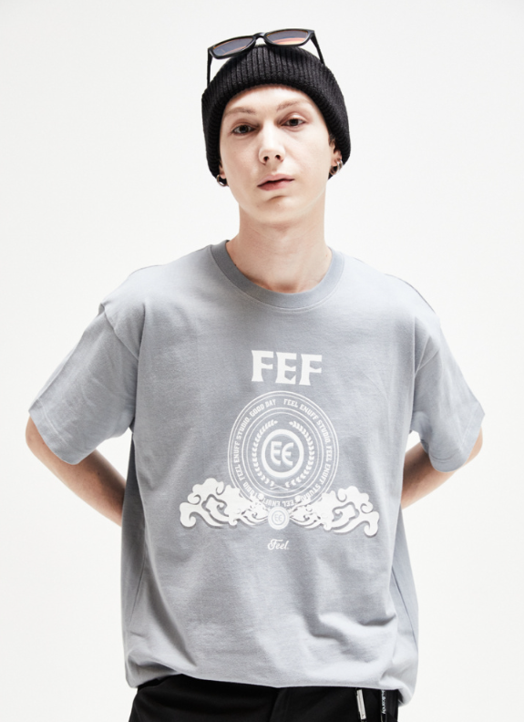 FEEL ENUFF (フィールイナフ) College Logo Tee / Sora
