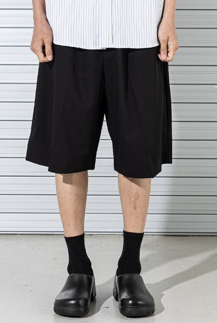 マスノウン(MASSNOUN)  WOOL BLENDED WIDE TUCK SHORT PANTS MSTSP006-BK