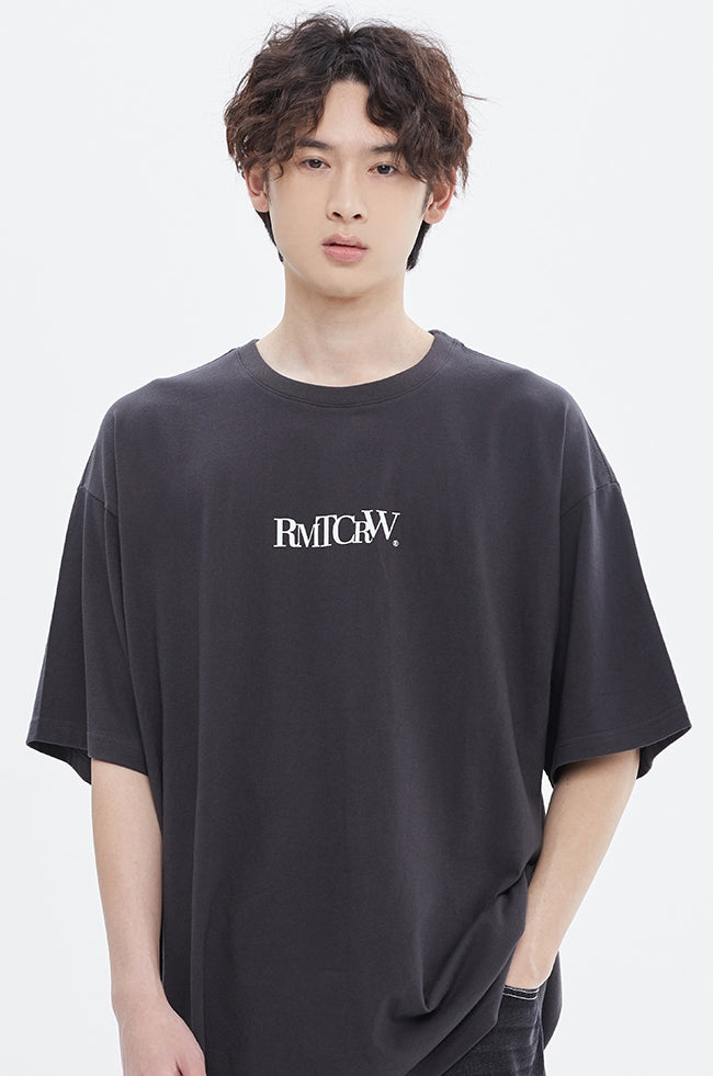 ROMANTIC CROWN(로맨틱 크라운) RECENT ESSENTIAL LOGO TEE_CHARCOAL