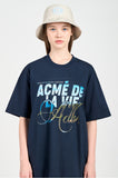 アクメドラビ(acme' de la vie) BACKGROUND LOGO SHORT SLEEVE T-SHIRT NAVY