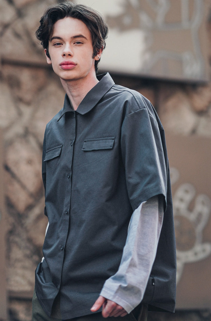 UNDERBASE(アンダーベース) It's two-pocket short-sleeved shirt Dark gray ISSS9087